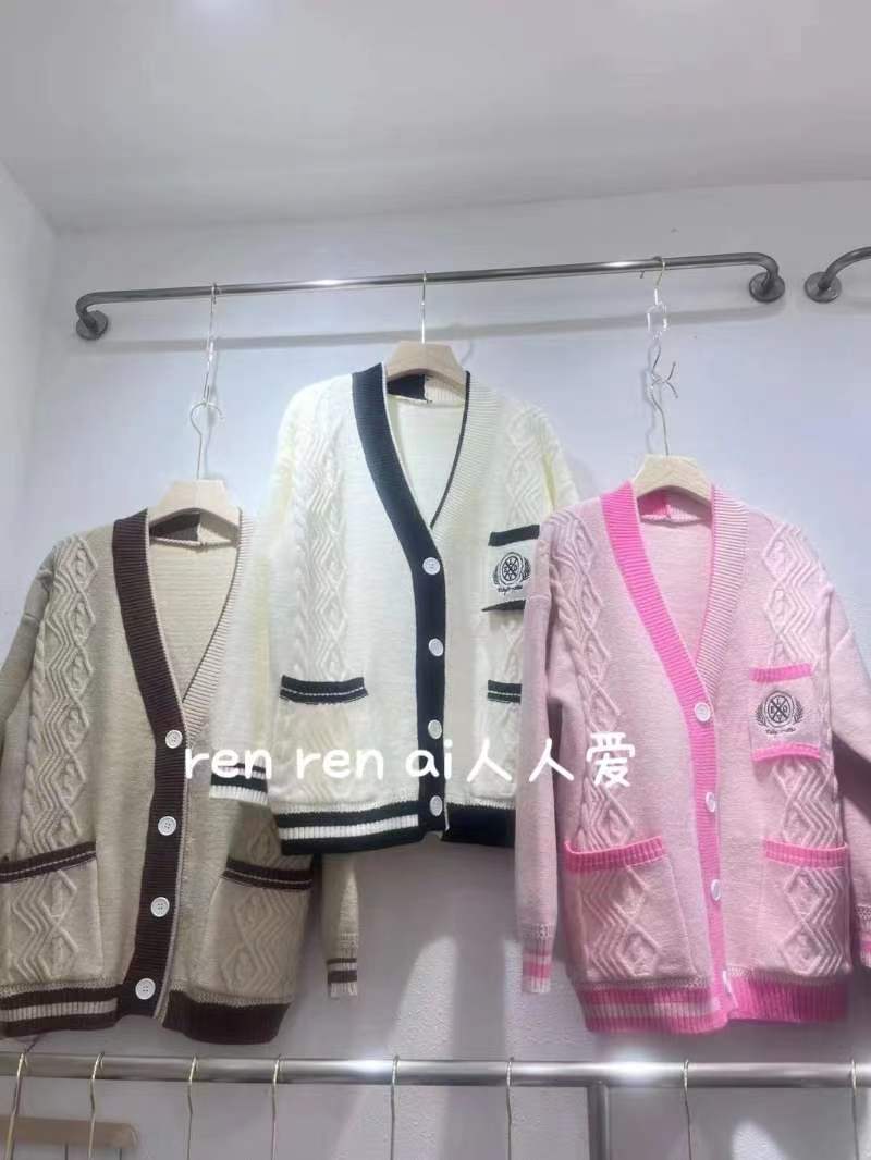 RRA46# 短款长袖 v字领  装饰纽扣 毛衣外套